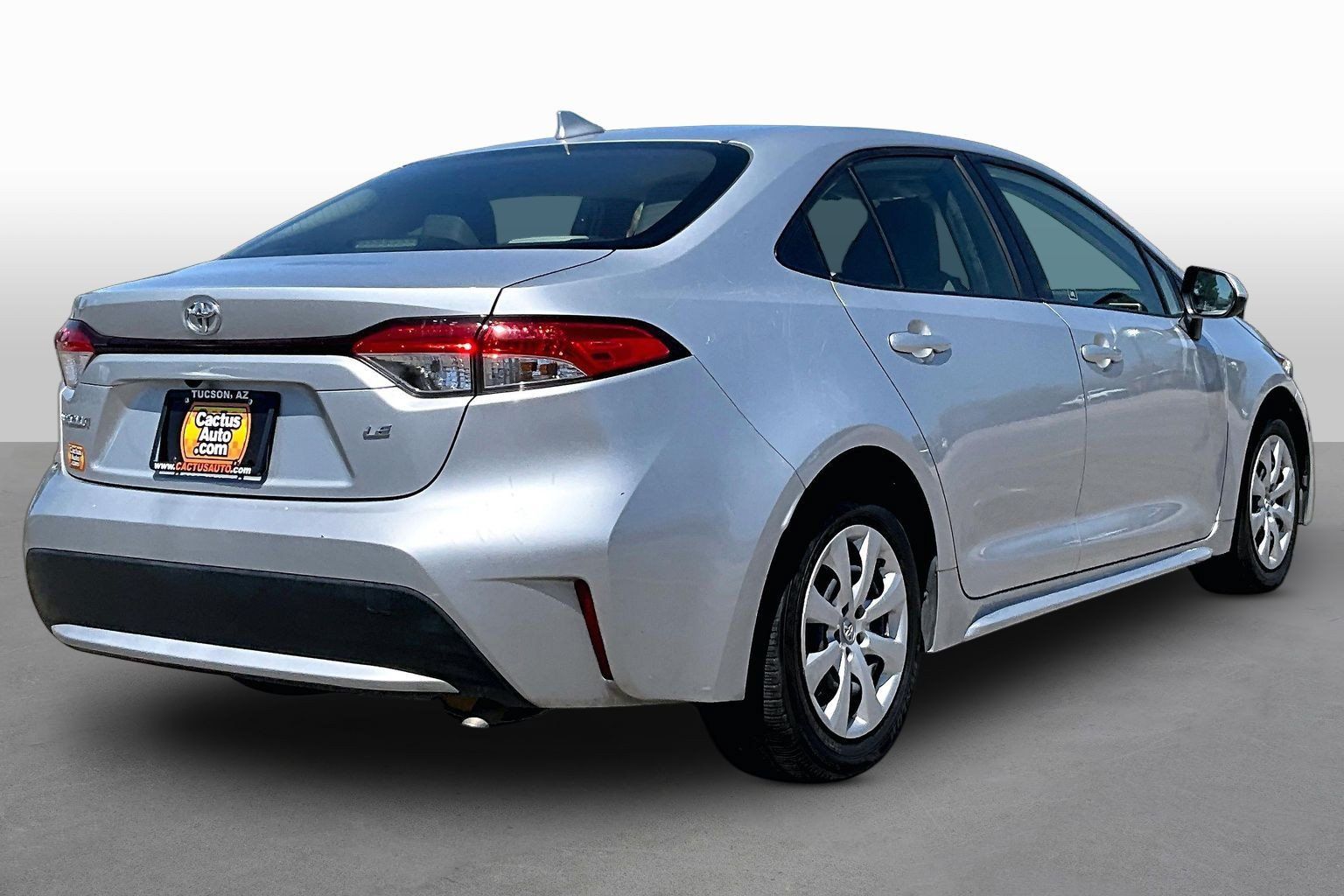 Used 2020 Toyota Corolla LE w/ Carpet Mat Package (TMS) FWD image 2
