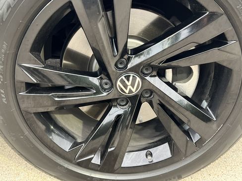 Used 2024 Volkswagen Tiguan SE R-Line image 12