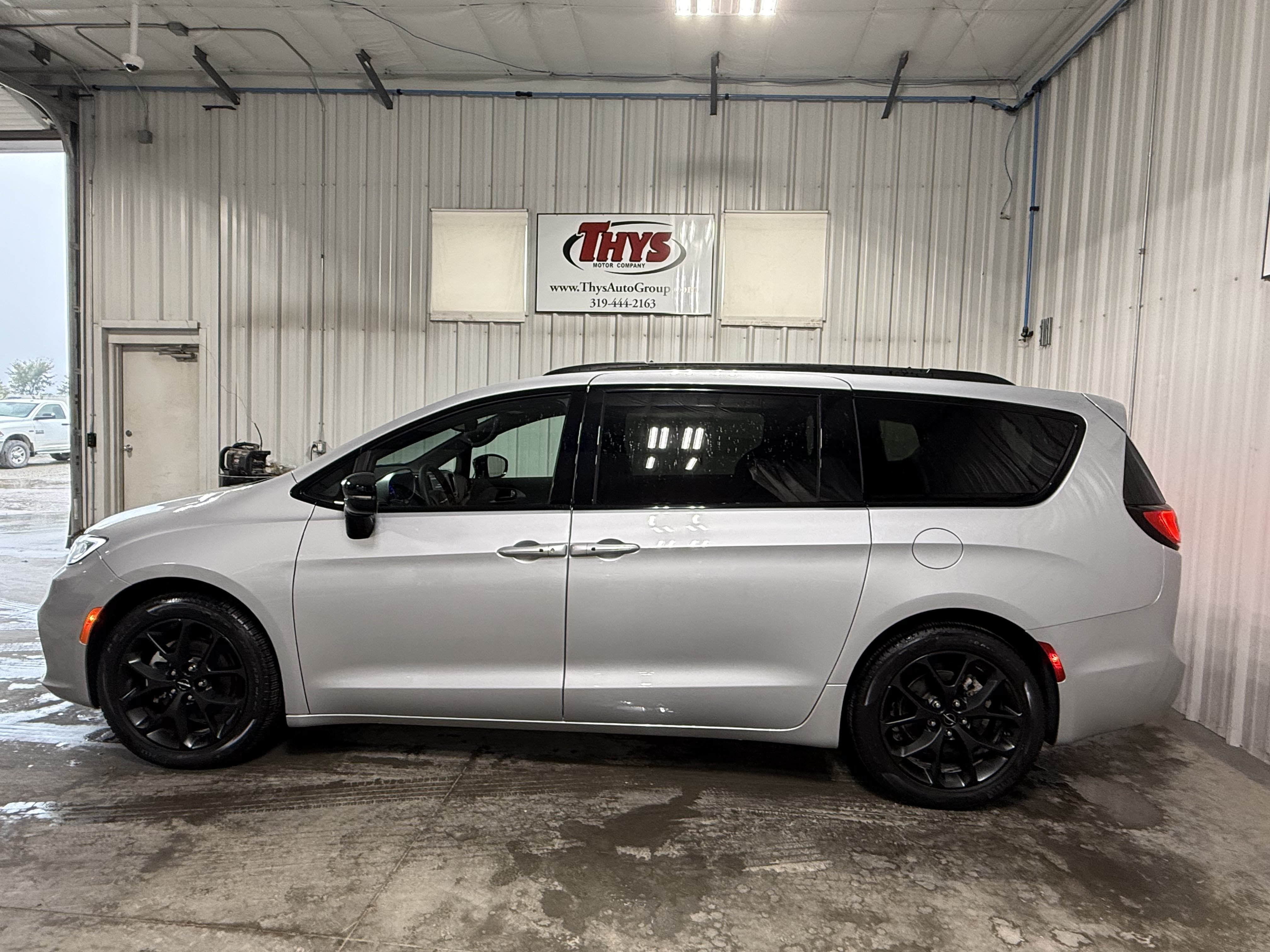 Used 2024 Chrysler Pacifica Touring-L w/ S Appearance Package FWD image 13