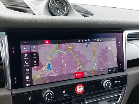 Used 2025 Porsche Macan image 24