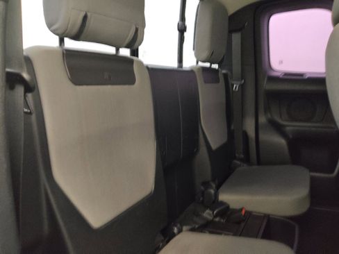 Used 2018 Toyota Tacoma SR RWD image 19