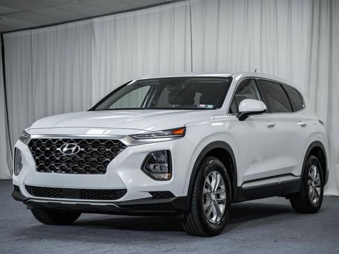 Used 2020 Hyundai Santa Fe SE image 3