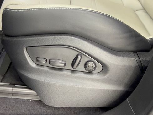 Certified 2025 Porsche Cayenne S AWD/4WD image 16