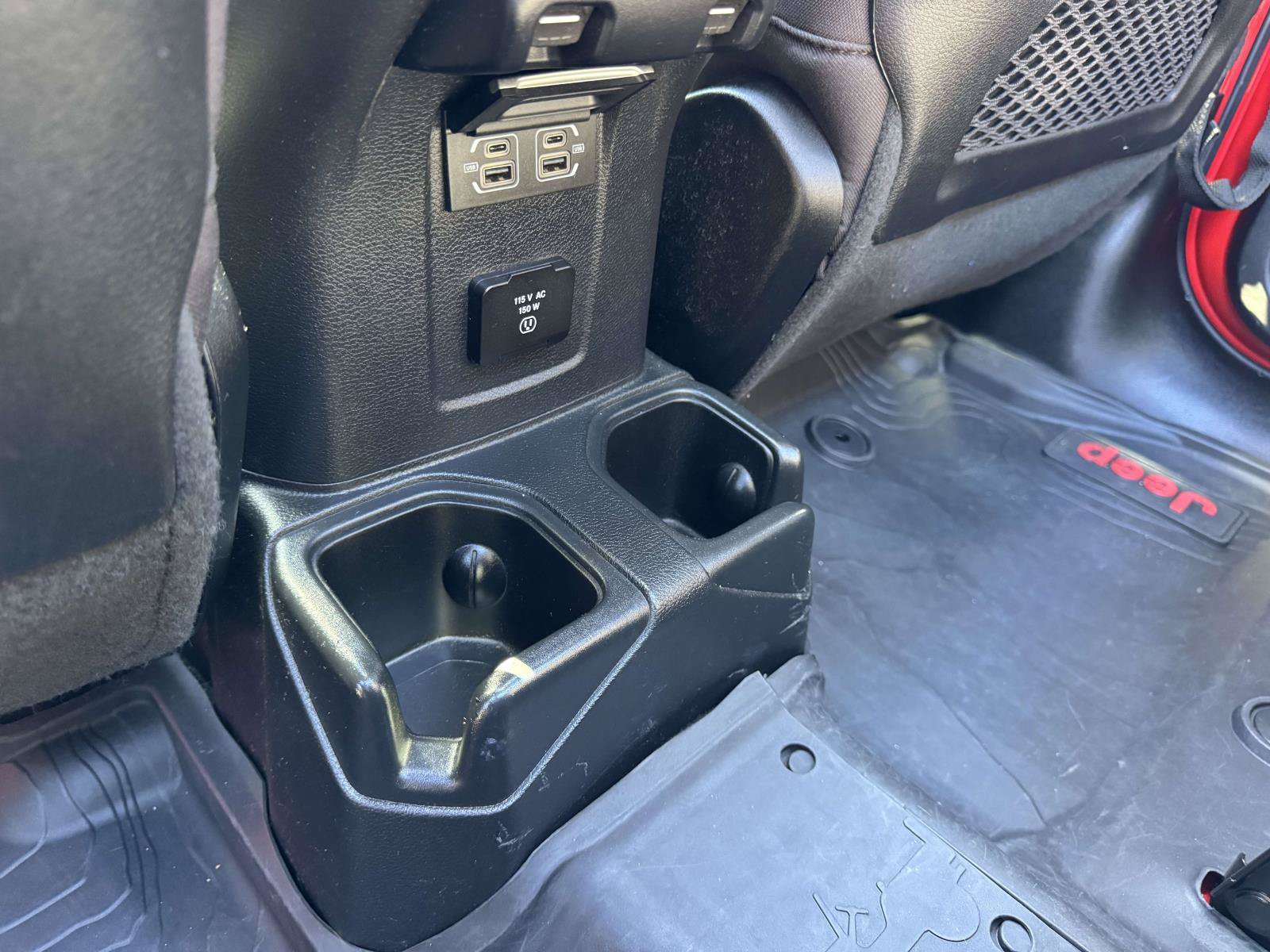 Used 2023 Jeep Wrangler Unlimited Rubicon AWD/4WD image 19