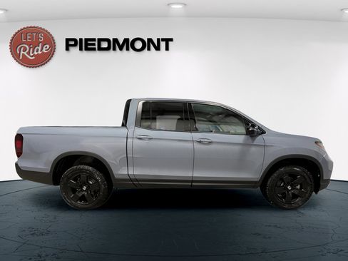 New 2026 Honda Ridgeline Black Edition image 3