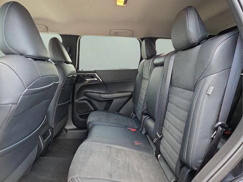 Used 2024 Mitsubishi Outlander SE AWD/4WD image 11