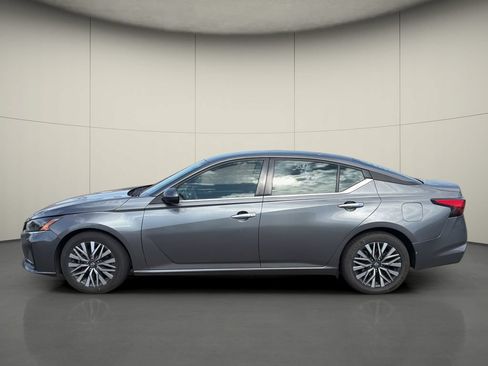 Used 2023 Nissan Altima 2.5 SV FWD image 4