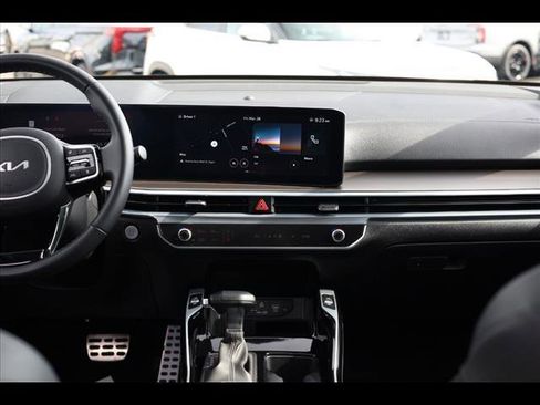 Used 2025 Kia Sorento SX image 11