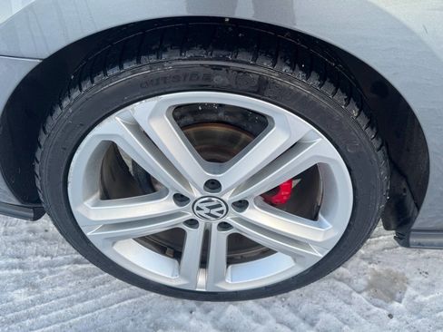 Used 2017 Volkswagen Jetta GLI image 16