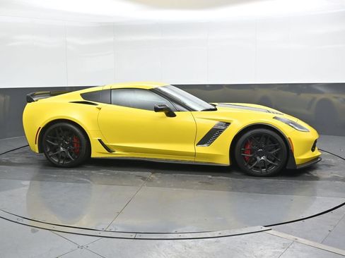 Used 2016 Chevrolet Corvette Z06 w/ Z07 Performance Package RWD image 3