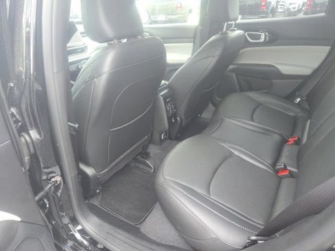 Used 2025 Jeep Compass Limited w/ Elite Group AWD/4WD image 19