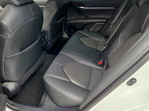 Used 2021 Toyota Camry XLE FWD image 11