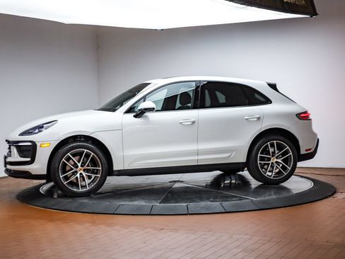 Certified 2026 Porsche Macan AWD/4WD image 2