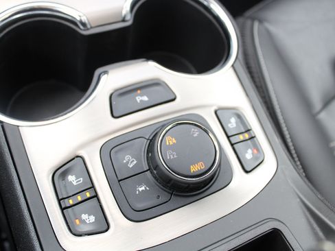 Used 2023 GMC Terrain Denali image 19