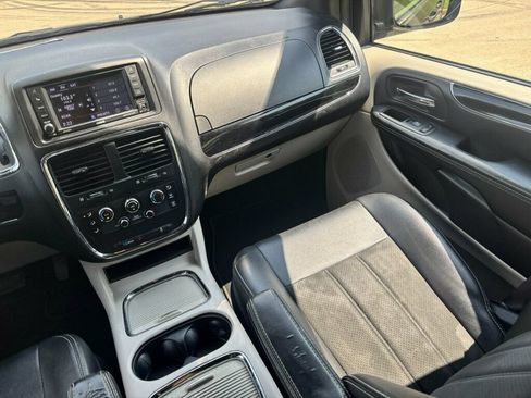 Used 2019 Dodge Grand Caravan SXT FWD image 24