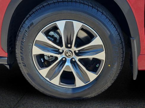 Used 2021 Toyota Highlander XLE image 20