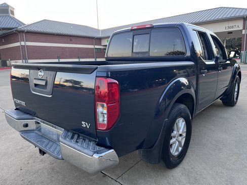 Used 2019 Nissan Frontier SV image 7