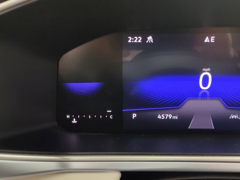 Used 2025 Volkswagen Taos SE image 27