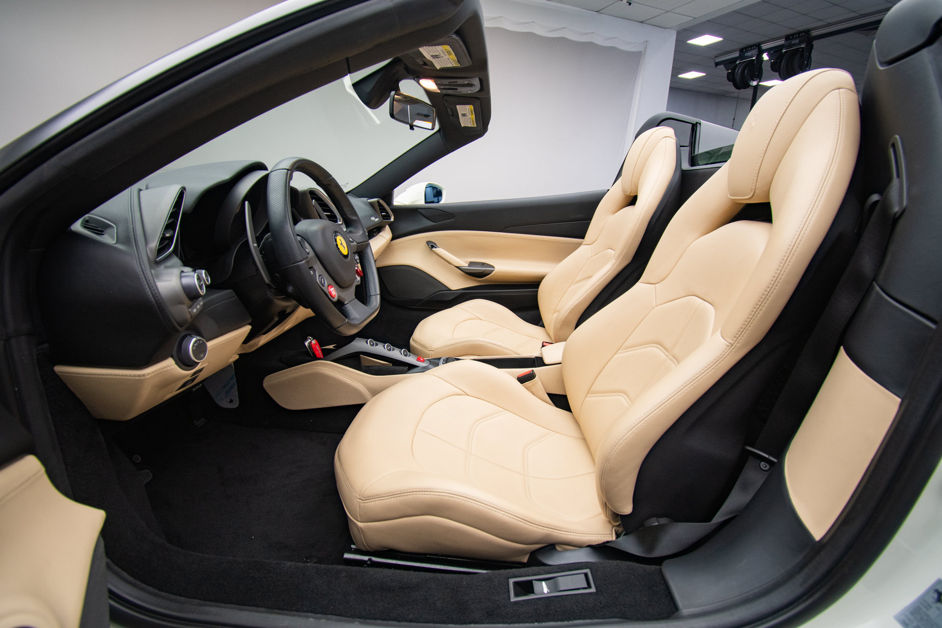 Used 2018 Ferrari 488 Spider RWD image 19
