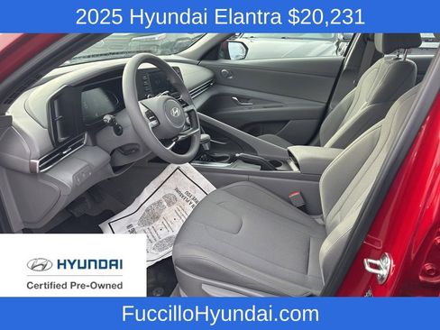 Certified 2025 Hyundai Elantra SE image 11