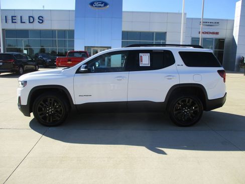 Used 2023 GMC Acadia SLE w/ Driver Convenience Package image 3