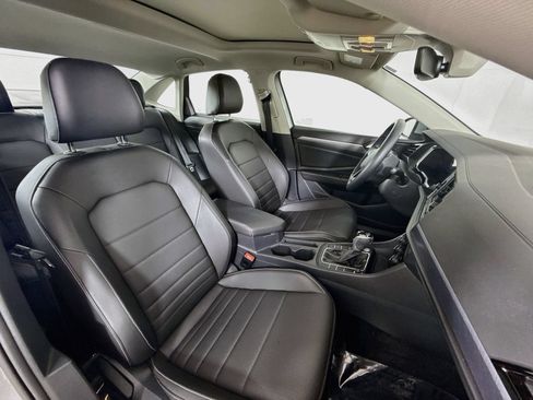 Used 2024 Volkswagen Jetta SE w/ Panoramic Sunroof Package FWD image 25