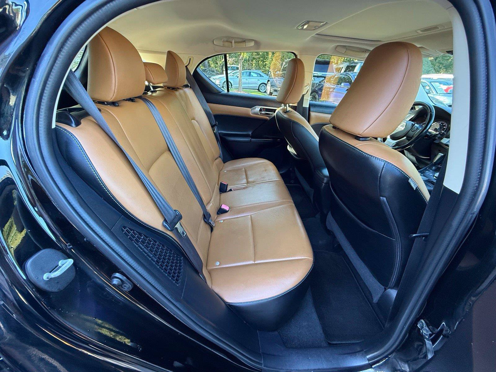 Used 2016 Lexus CT 200h w/ Navigation Package FWD image 21