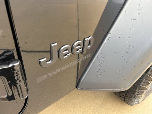 Used 2024 Jeep Wrangler Sport S image 16