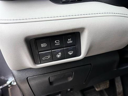Used 2021 Toyota Highlander Platinum FWD image 29