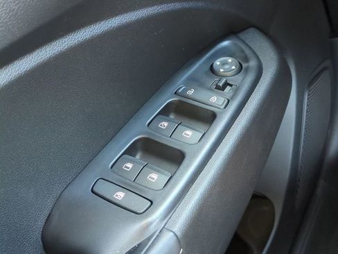 Certified 2022 Hyundai Venue Limited FWD image 22