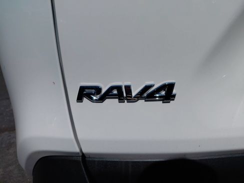 Certified 2022 Toyota RAV4 XLE AWD/4WD image 12