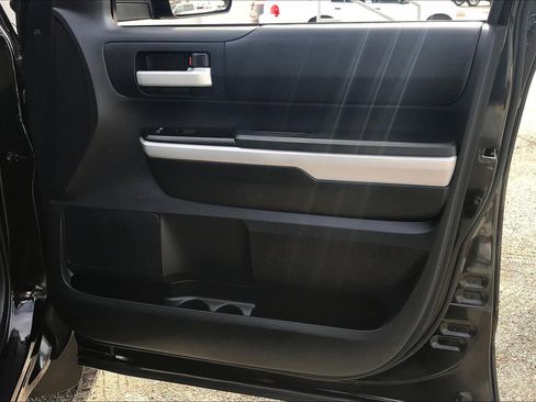 Used 2018 Toyota Tundra SR5 w/ SR5 Upgrade Package image 25