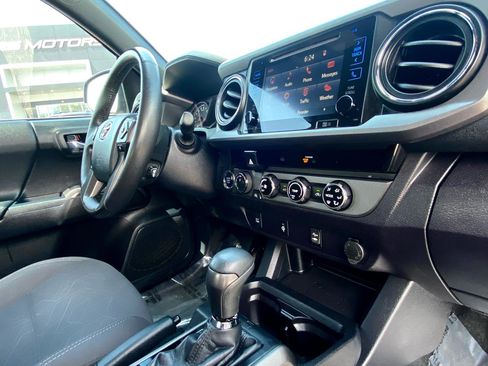 Used 2017 Toyota Tacoma TRD Sport w/ Tow Package (A/T) AWD/4WD image 45