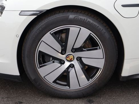 Used 2022 Porsche Taycan image 11