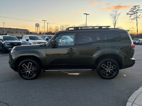 Used 2024 Lexus GX 550 w/ Accessory Package (2T) image 6