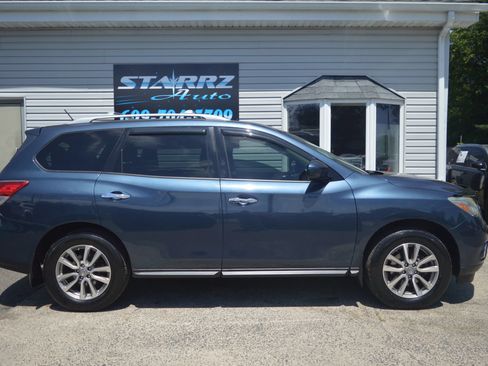Used 2015 Nissan Pathfinder SV w/ Trailer Tow Package AWD/4WD image 6