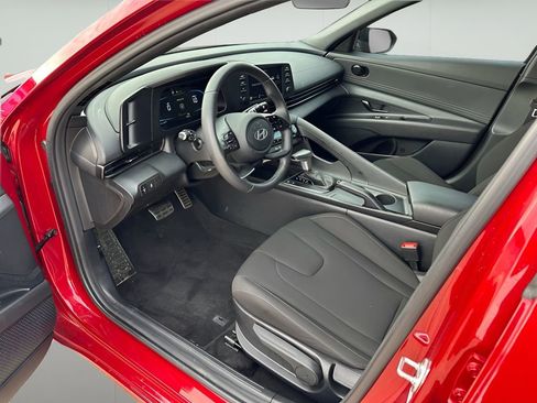 Used 2025 Hyundai Elantra Sport image 11