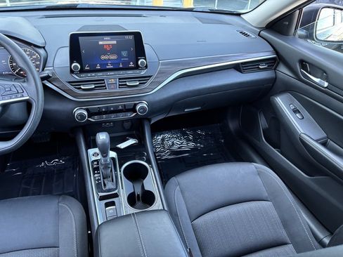 Used 2024 Nissan Altima 2.5 SV AWD/4WD image 23