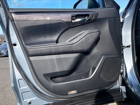 Used 2020 Toyota Highlander Limited image 22