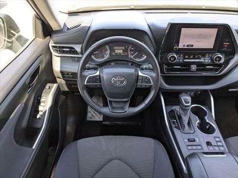 Certified 2024 Toyota Highlander LE image 15