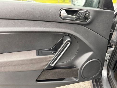 Used 2014 Volkswagen Beetle 2.5 image 9