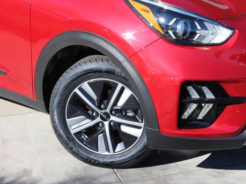 Used 2022 Kia Niro EX image 3