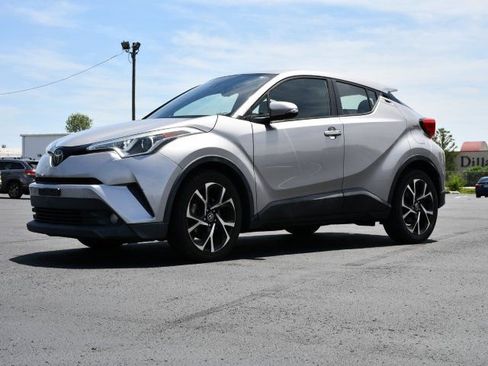 Used 2018 Toyota C-HR XLE FWD image 3
