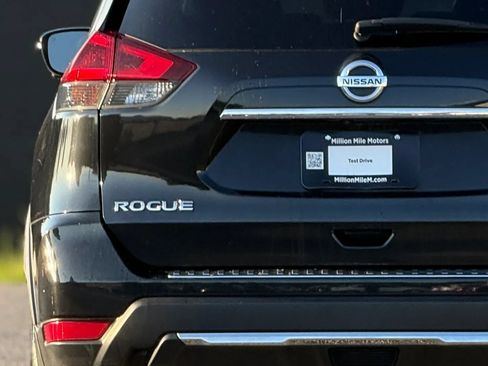 Used 2018 Nissan Rogue SV w/ Sun & Sound Touring Package AWD/4WD image 13