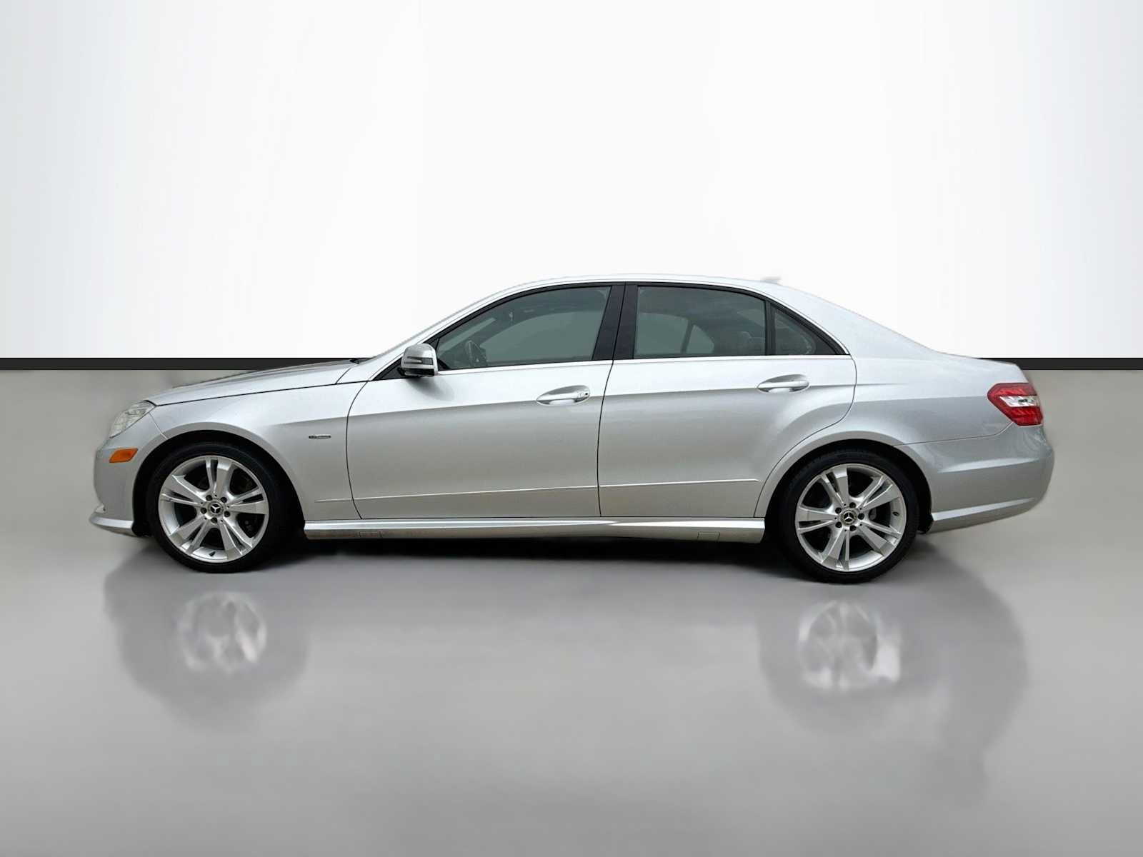 Used 2012 Mercedes-Benz E 350 4MATIC Sedan image 5