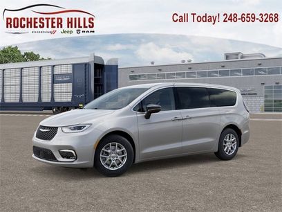 New 2026 Chrysler Pacifica Select