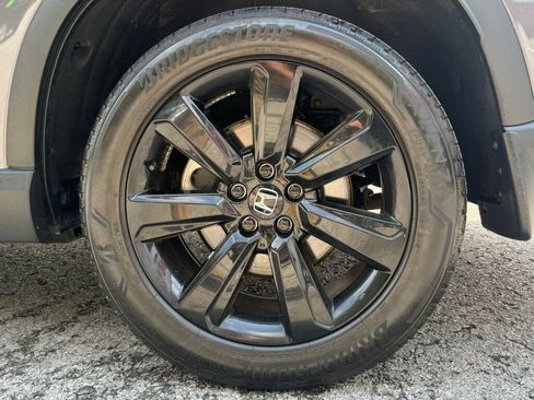 Used 2025 Honda Pilot Black Edition image 11