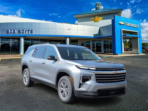 New 2026 Chevrolet Traverse LT w/ Driver Confidence Package FWD image 12