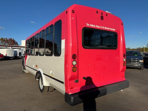Used 2016 Ford F550 2WD Regular Cab Super Duty image 3