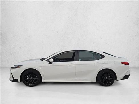 Used 2025 Toyota Camry SE FWD image 9